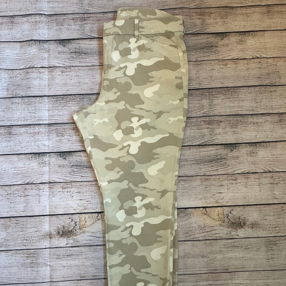 Old navy camo pixie pants 14 short